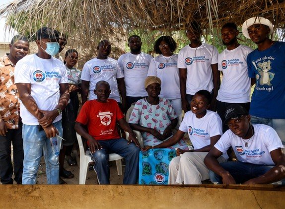 Volunteers meeting residents at Gbefi community